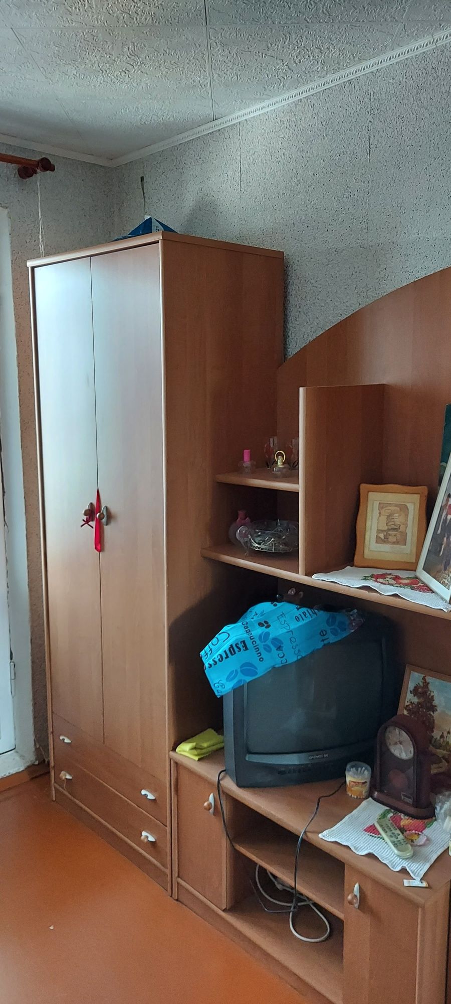 Продам стенку недорого