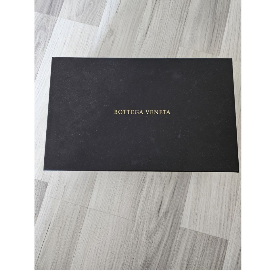 Bottega Veneta Dior Chanel Louis Vuitton