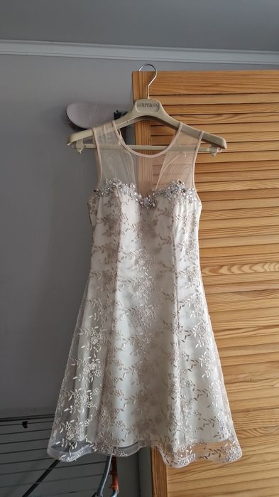 Продам платье по 4000 тыс.тенге