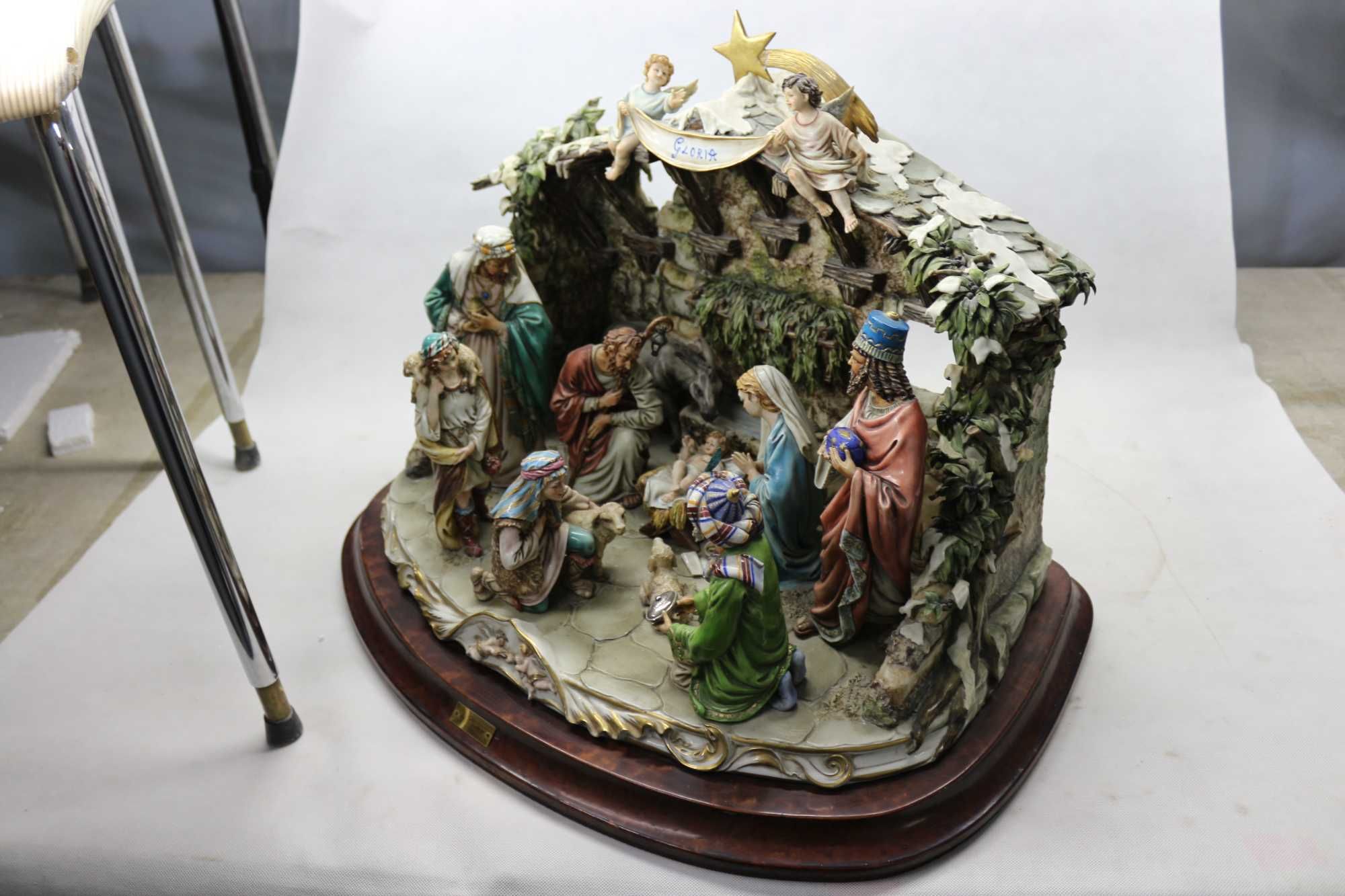 Статуэтка из фарфора Рождение Христа Capodimonte Италия