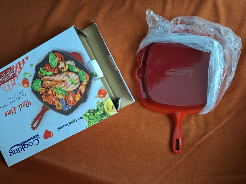 Tigaie grill fonta emailata, rosie, 27x27 cm, Cooking by Heinner Red