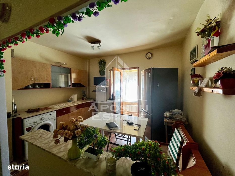 Apartament 2 camere, etaj 2,centrala proprie,boxa,zona Aradului