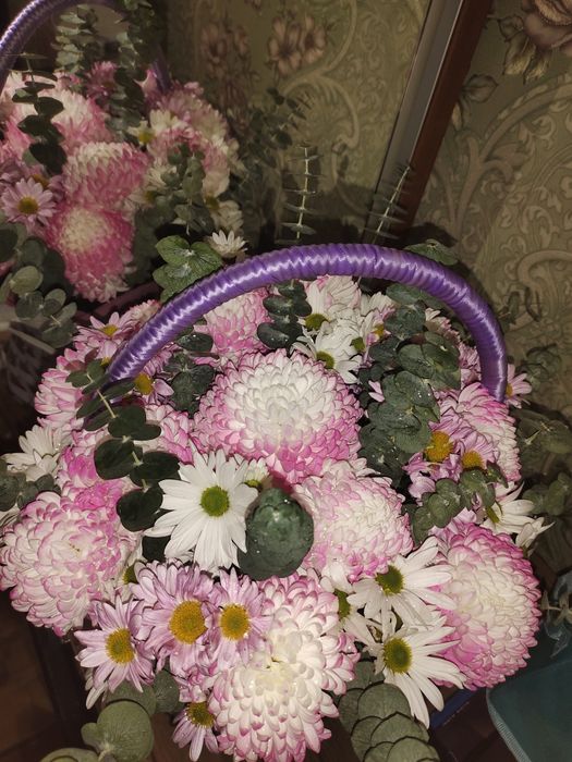 Продам букет очень красивый большой сегодня утром получила отдам срочн