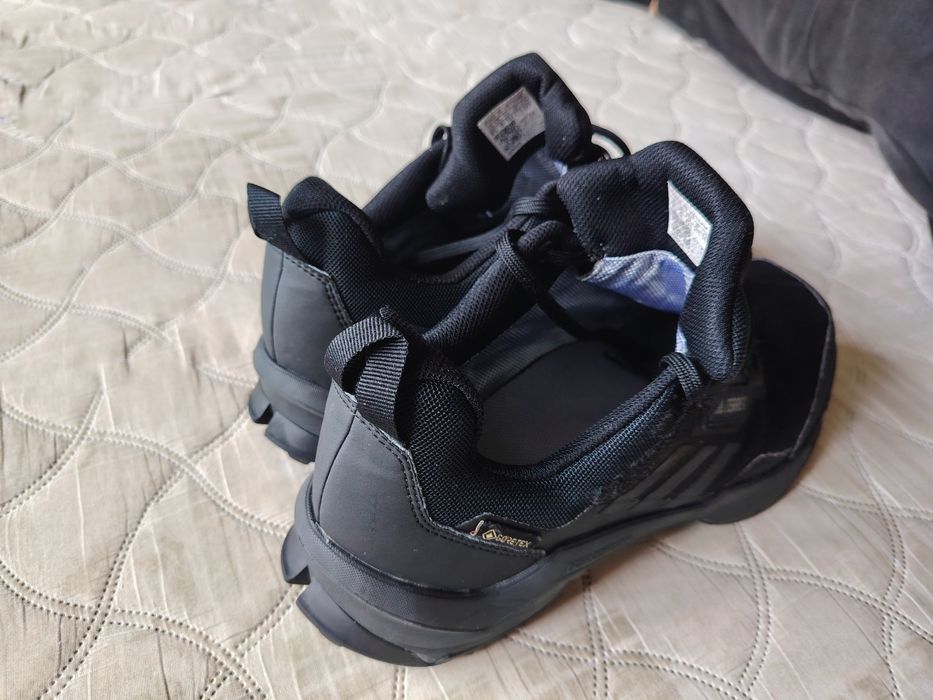 Продавам Адидаса GoreTex