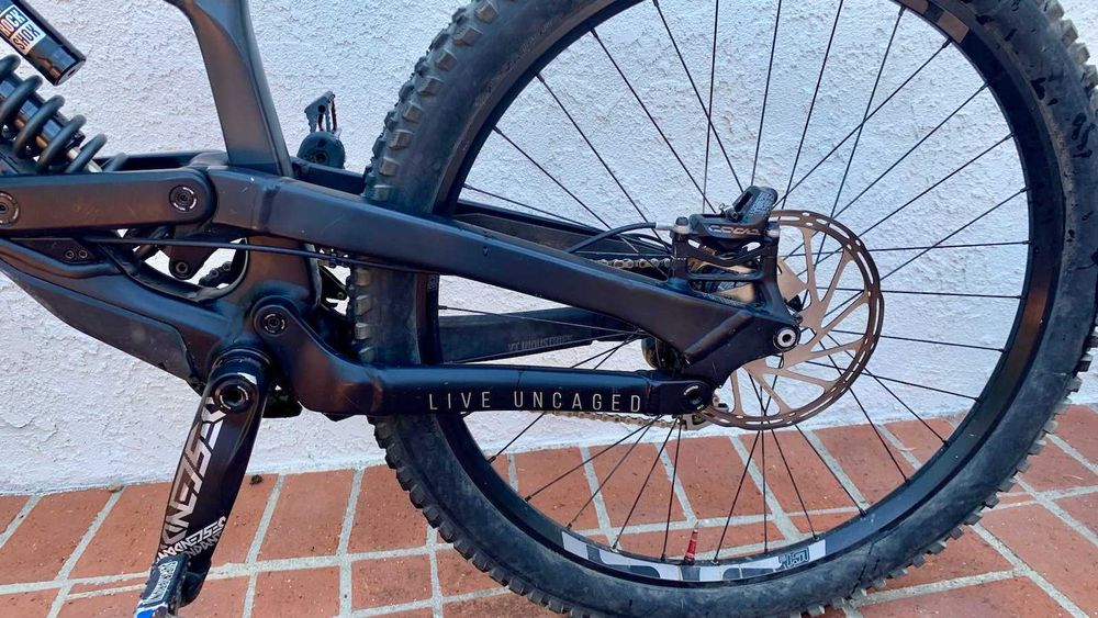 Downhill колело YT Tues 2021 Black magic XL 27.5