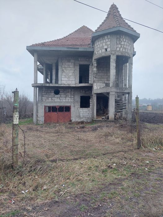 Casa de vanzare cu etaj