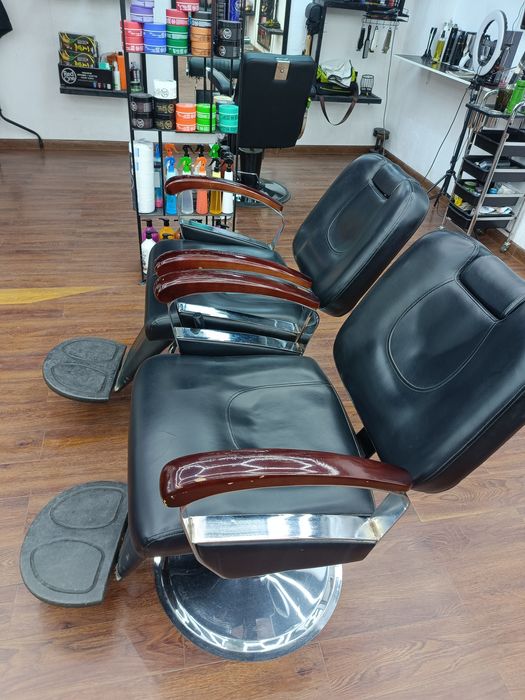 Кресло Продается срочно парикмахерское кресло .
По качеству б/у ..
Сос