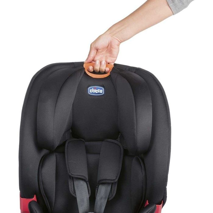 Chicco Youniverse Black (9–36 кг) – Детско столче за кола