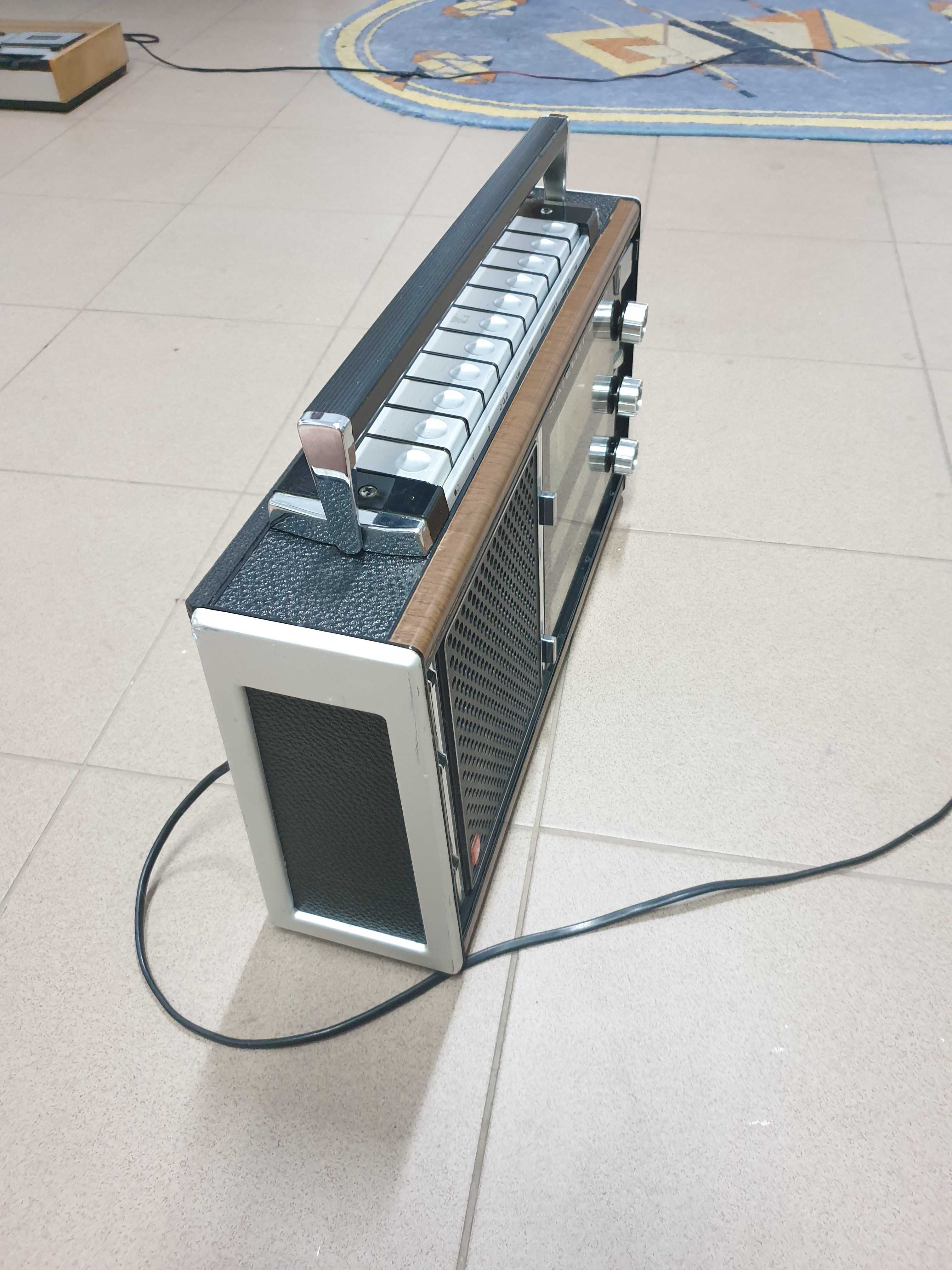 Grundig Satellit 2000 Professional radio