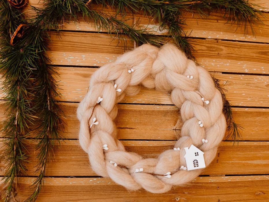 Коледен венец с вълна мерино
