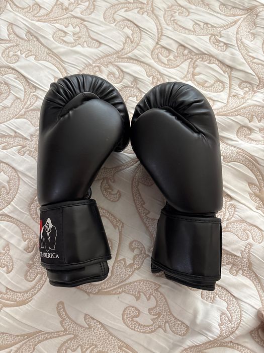 Боксови ръкавици Gorilla Wear 10oz