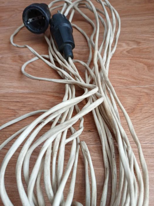 Удлинитель электрический . Длина 10 метров.