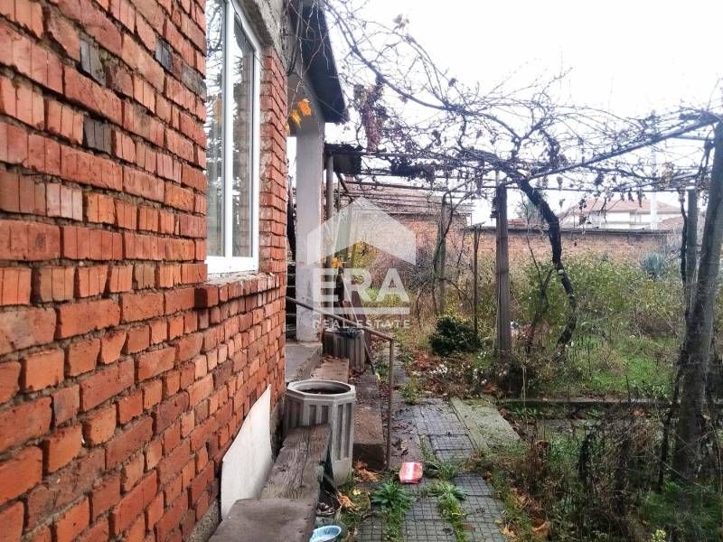 САМО В ЕРА ИМОТИ ХАСКОВО! Двуетажна къща в центъра на с.Тракиец