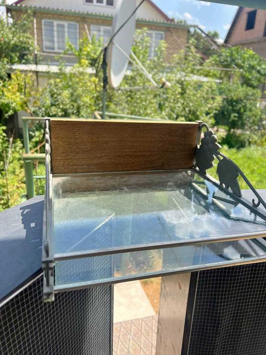 Настенная стеклянная полка