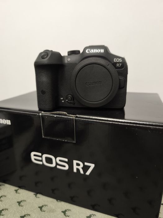 Продавам Canon EOS R7 + Sigma 18-50mm f/2.8 + ПОДАРЪК 64GB SD карта