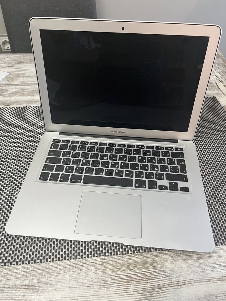 MacBook Air Макбу Еър 13", купуван 2018, модел early 2015