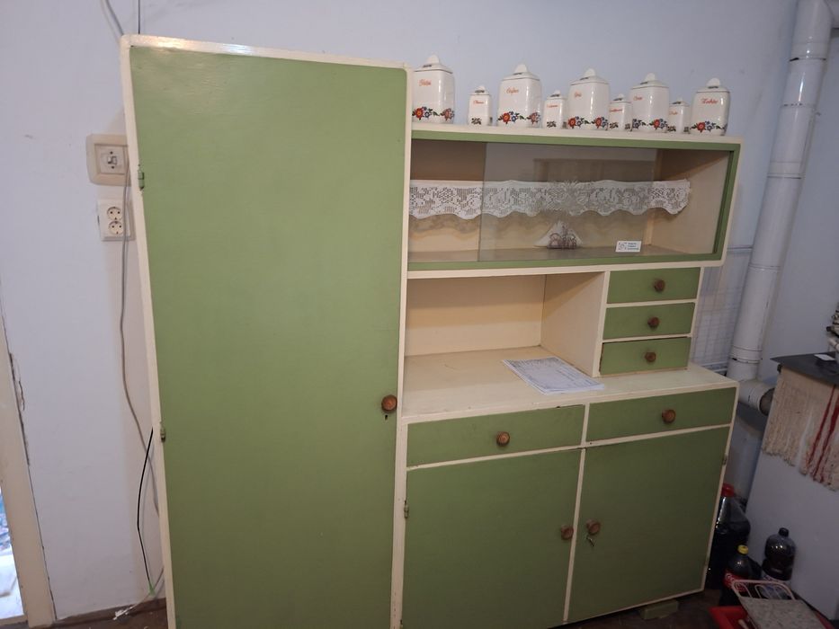 Vând mobila de camera și de bucatarie