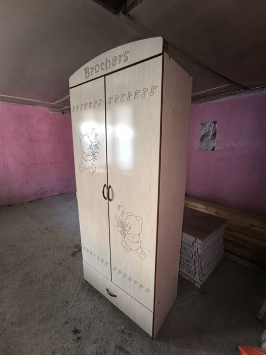 bolalar uchun shkaf, divan