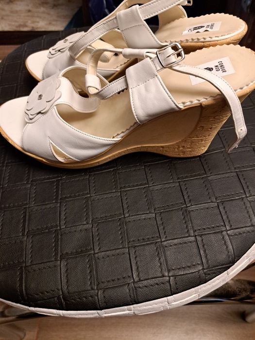 Vand Pantofi si sandale din piele