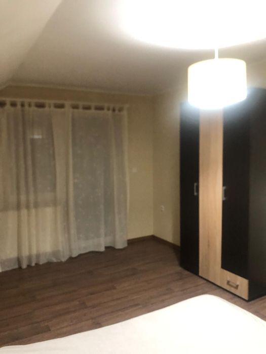 Închiriez apartament cu 3 camere