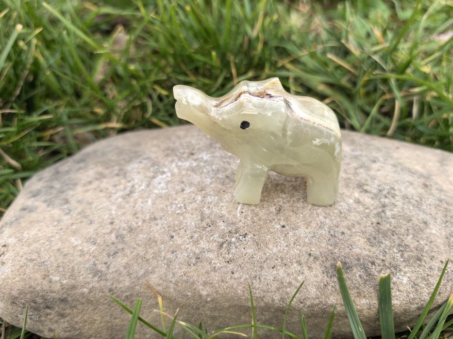 Слонче от мраморен оникс