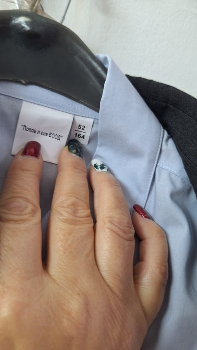 Продавам дамски костюм .