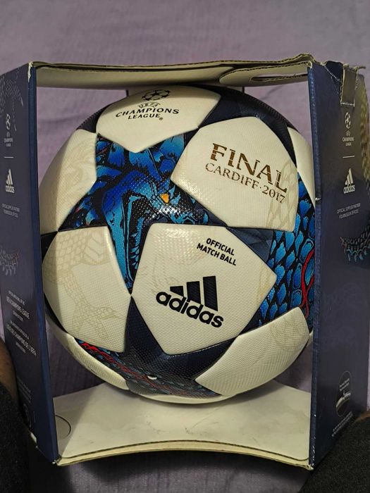 Футболна топка ADIDAS Final Cardiff 2017 OMB колекционерска.