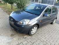 Vind ford fiesta 1,3 benzina , 4 pistoane