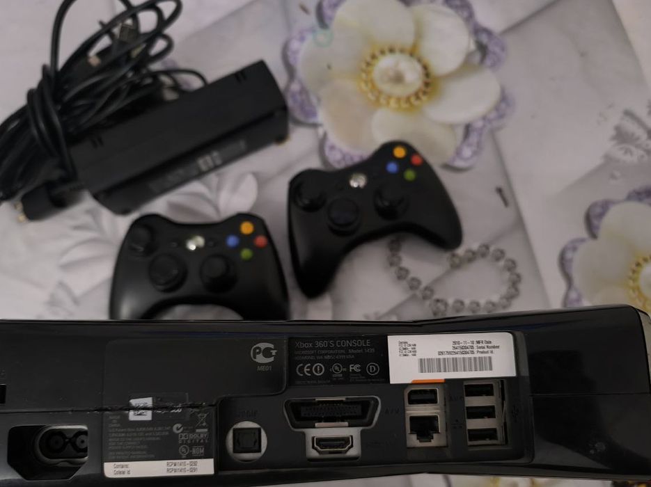 Play Station 4 pro; XBOX 360