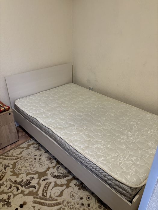 Кровать даухспальная почти новая