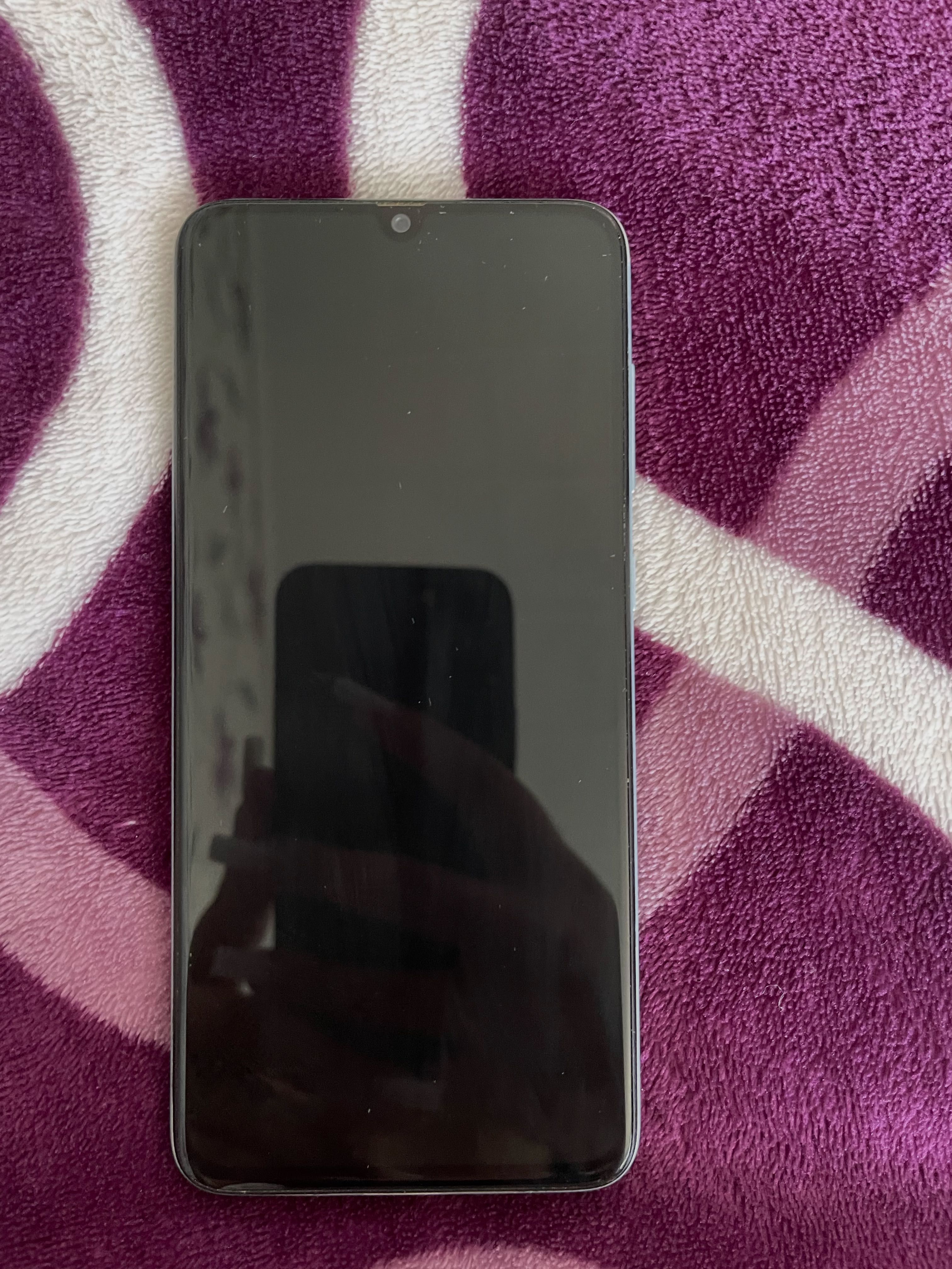 Vând Samsung galaxy A70 în stare perfectă. Ecranul nu are zgârieturi.