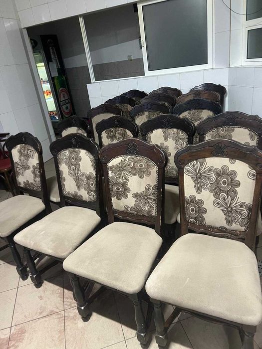 scaune tapitate, diferite culori