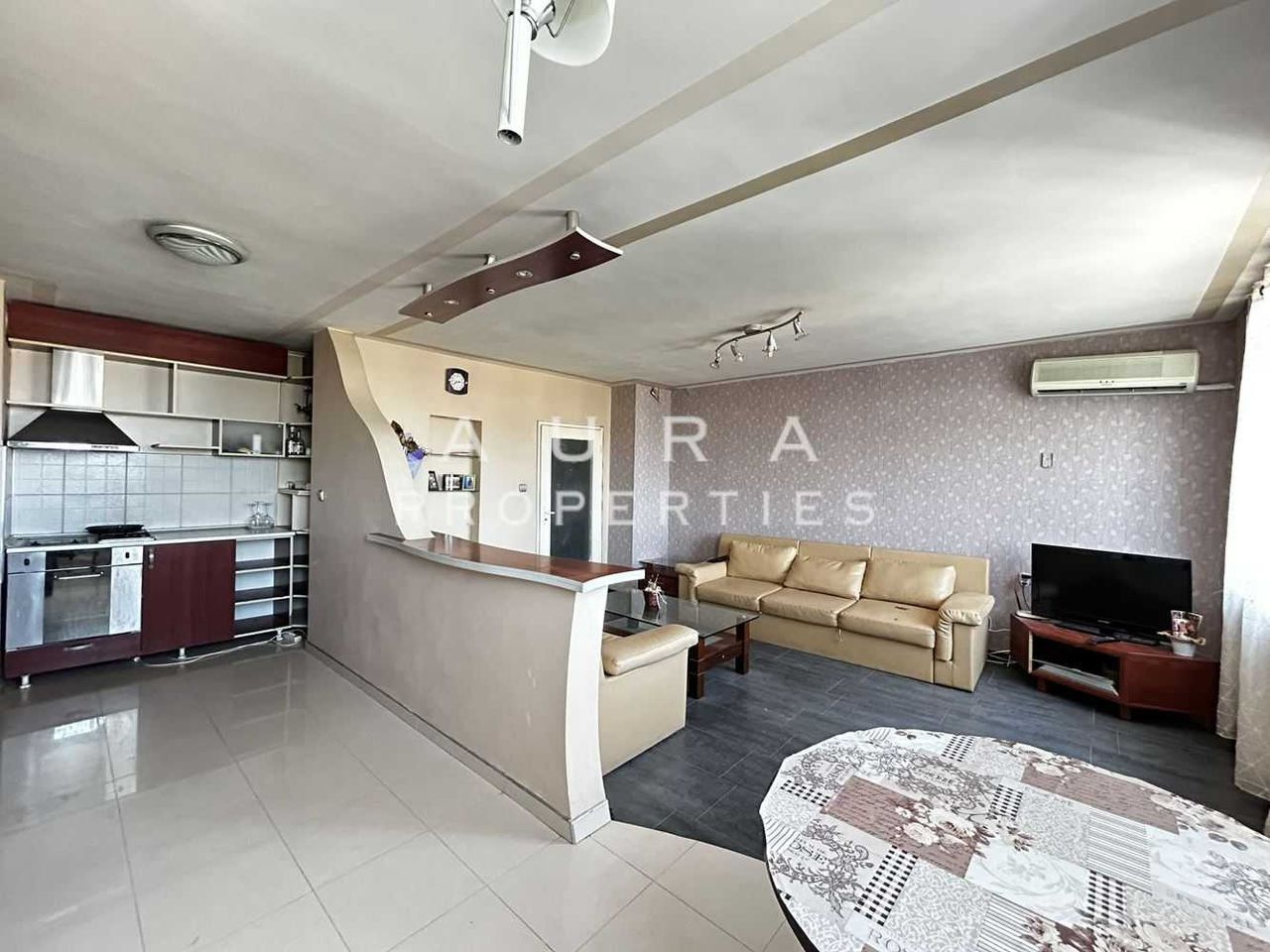 Продава се Тристаен апартамент в Разград, Освобождение - 98 кв.м за 989 €/кв.м - Снимка #1