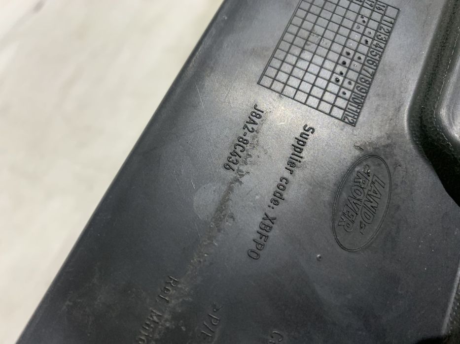 Grila radiator Range Rover Velar L560, 2018, 2019, 2020, 2021, 2022, cod origine OE J8A2-8200-BE.