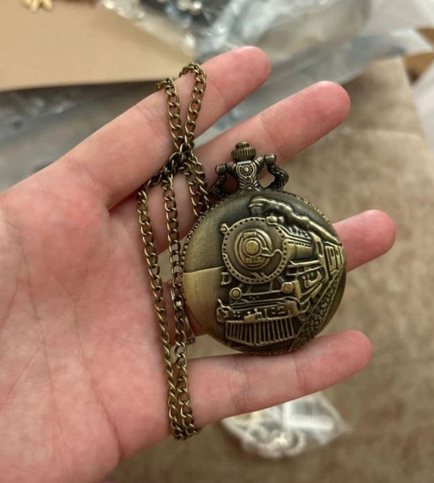 Новые часы на цепочке