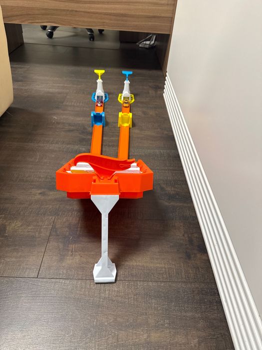 Писта  изстрелвачка Hot wheels с колички