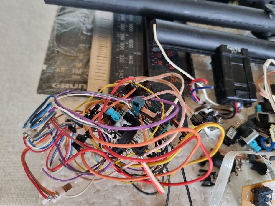 Pachet dif Antene rare, contactori mici, etc. Impecabile.