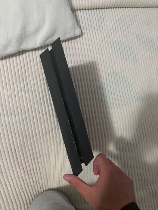 Vand ps 4 slim si xbox one + jocuri si doua manete la ambele