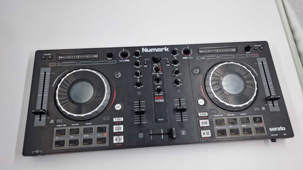 Consola Numark [Amanet Club Caro]
