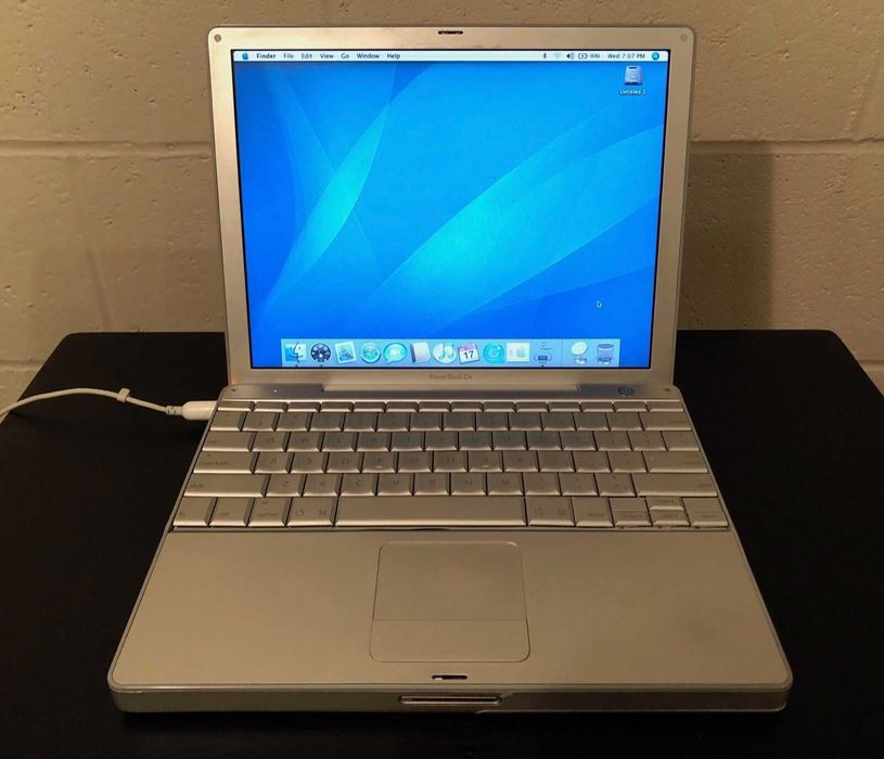 Laptop colectie Apple 12" PowerBook G4 A1104 2005 functional instalat