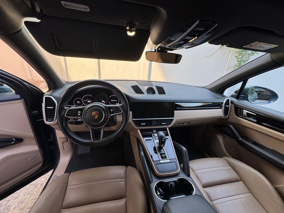 Porsche Cayenne.
