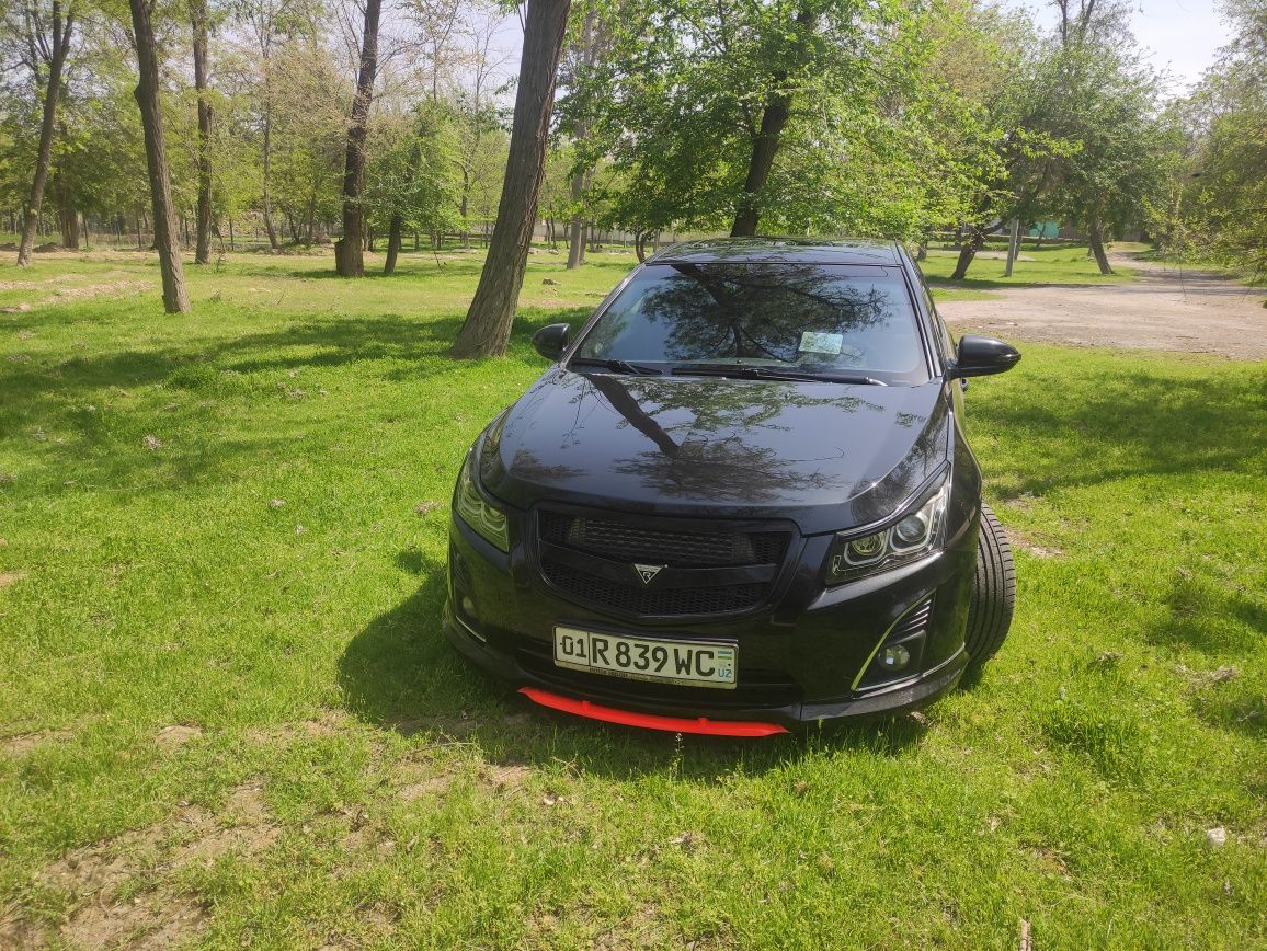 Продаю ЕДИНСТВЕННУЮ в Узбекистане Шевроле Круз хачбэк.