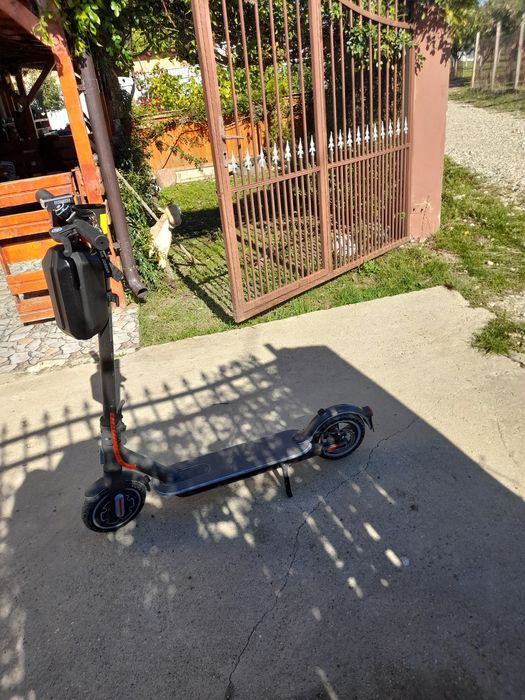 Vând trotineta electrica xiaomi
