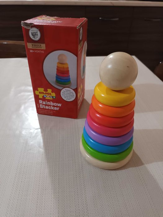 Еко играчка за сортиране на рингове RAINBOW STACKER на BIGJIGS BABY
