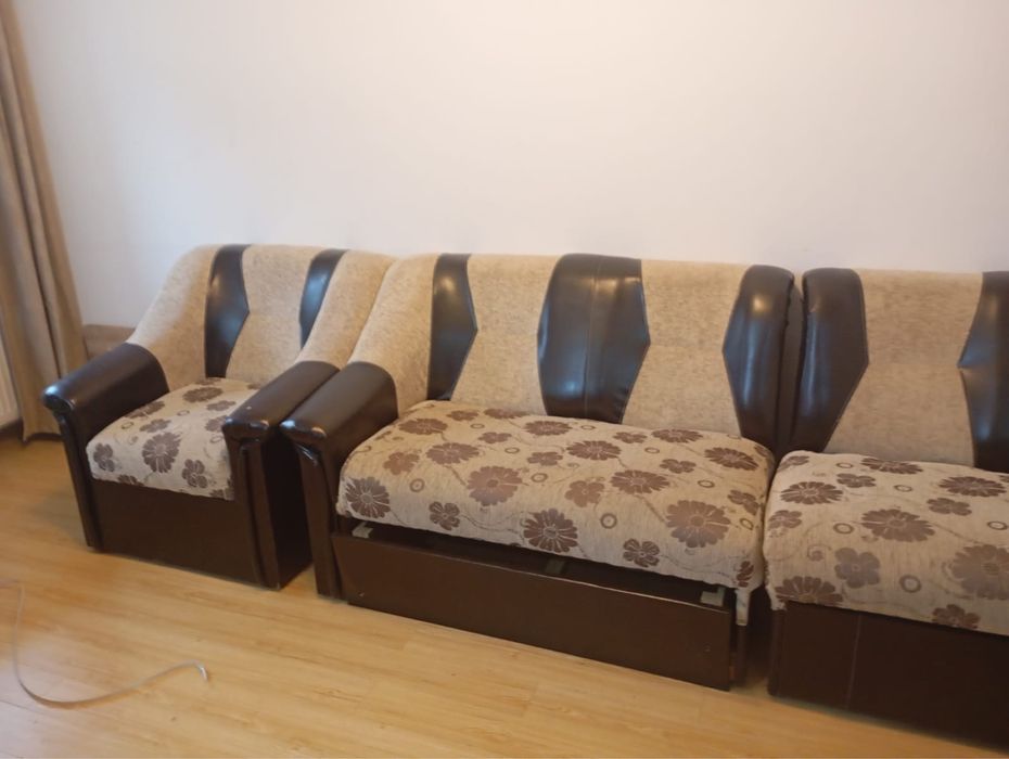 De vanzare Canapea si Fotoliu