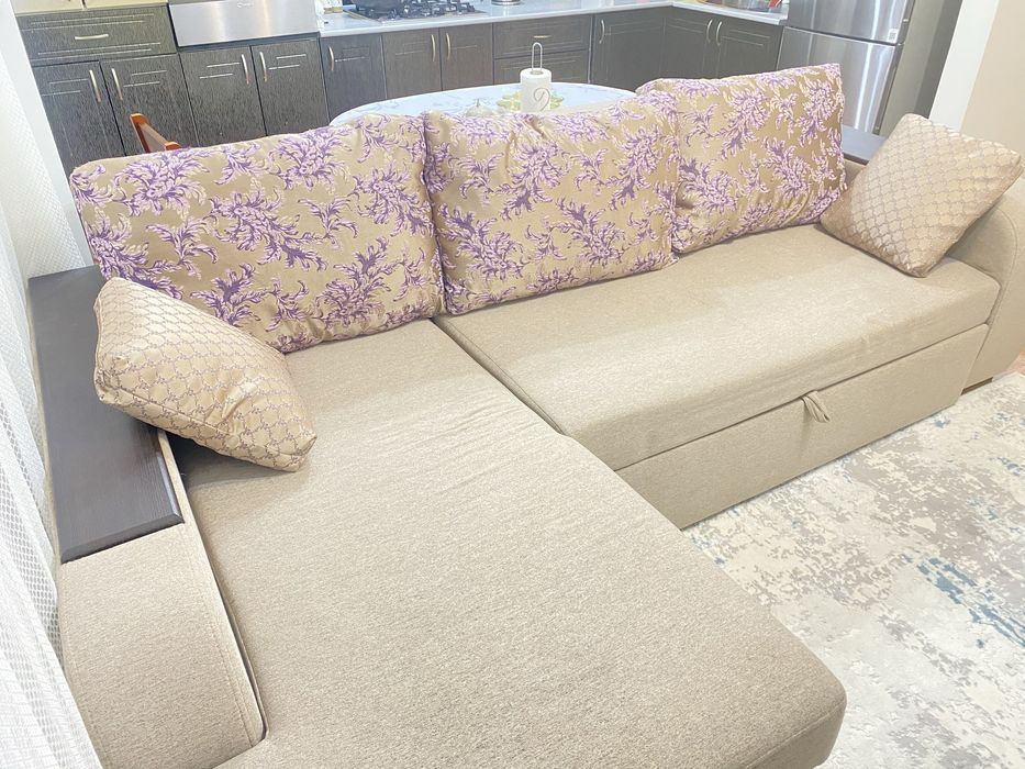 Угловой раскладной диван в отличном состоянии