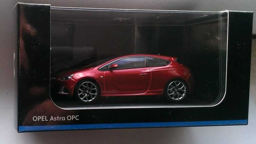 Macheta Opel Astra J OPC rosu 2013 - MotorArt 1/43