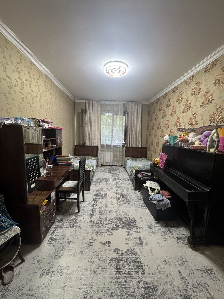 Продам 3х-ком квартиру — м-в Ялангач, 2-й этаж, 65 м²!