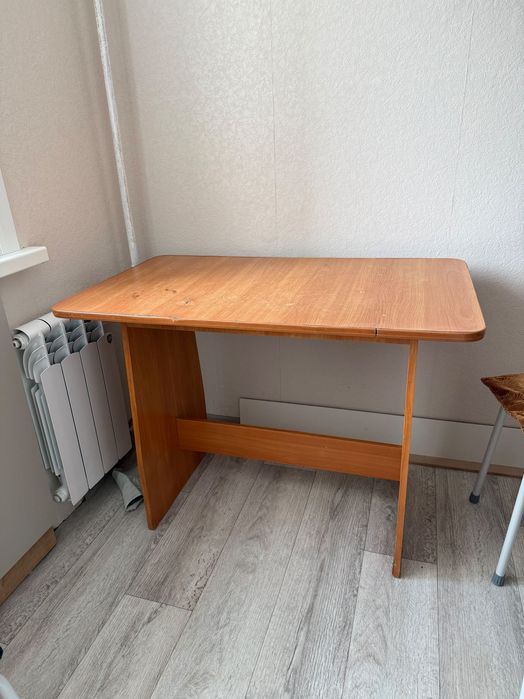 Продам стол кухонный