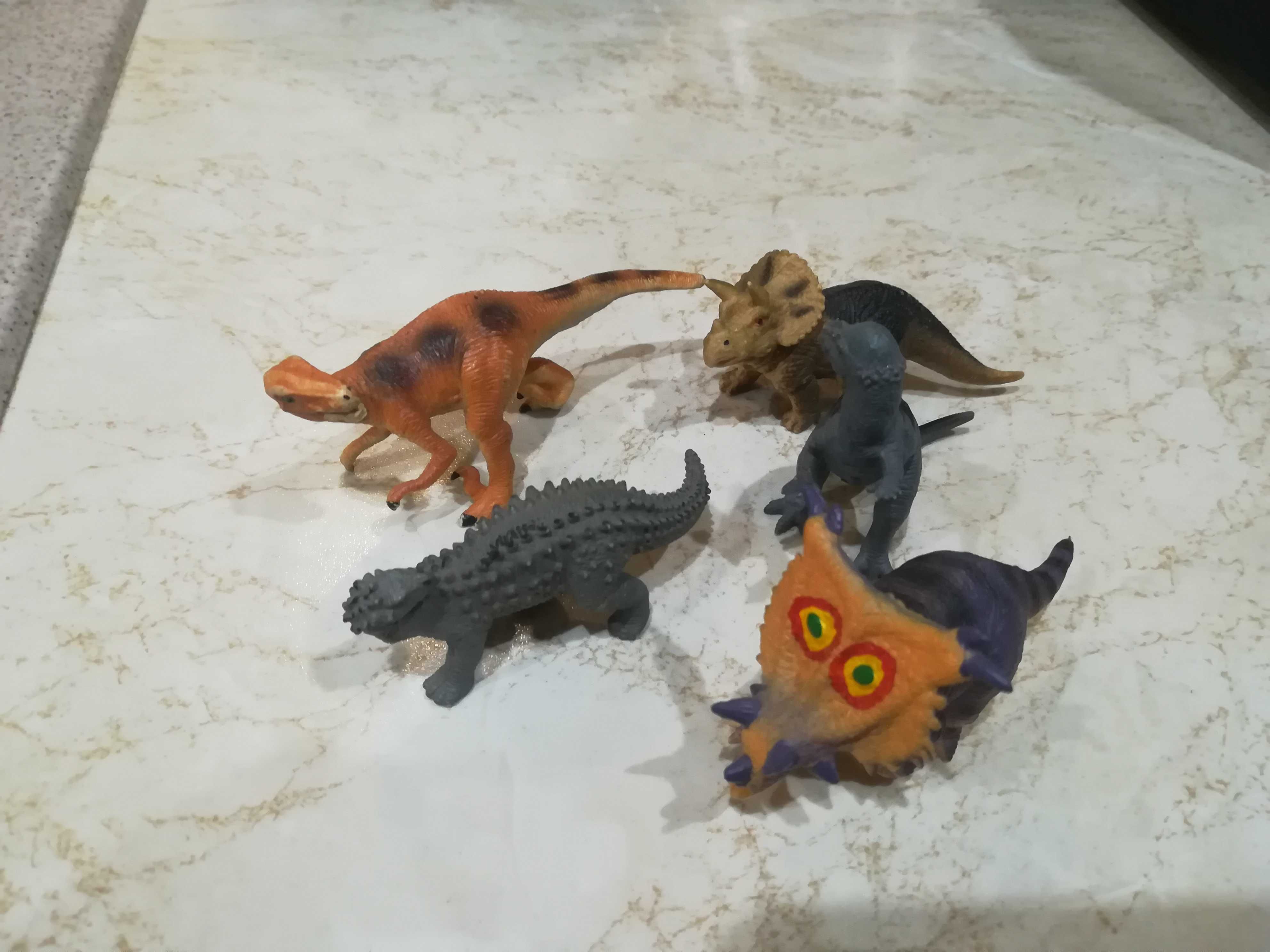Ретро играчки динозаври